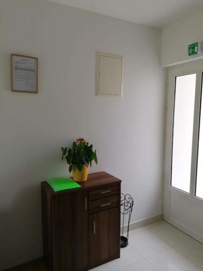 Apartment And Room Guscic Rab Town Esterno foto