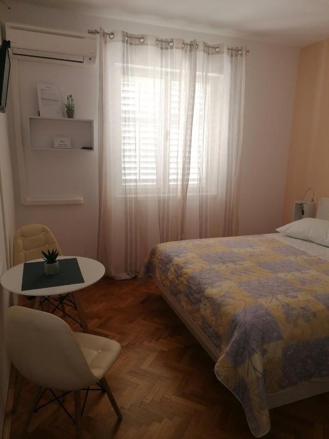 Apartment And Room Guscic Rab Town Esterno foto