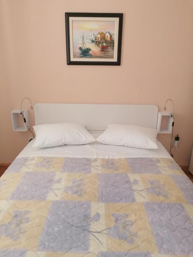 Apartment And Room Guscic Rab Town Esterno foto