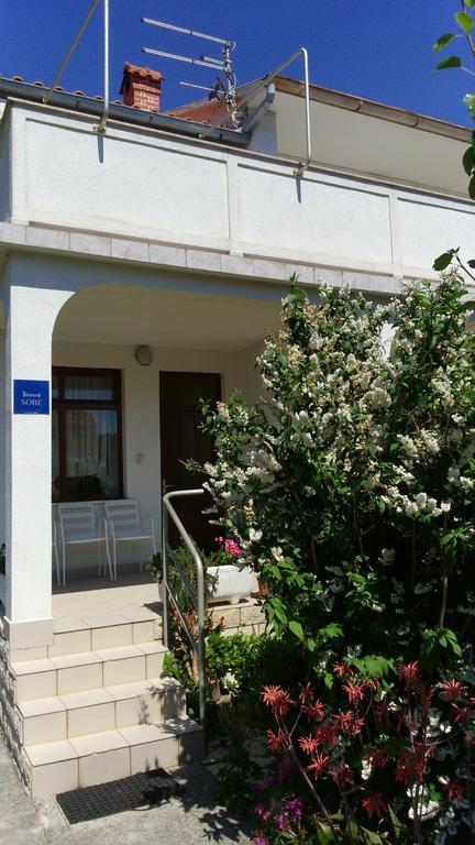 Apartment And Room Guscic Rab Town Esterno foto